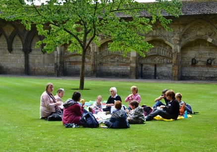 Picnic in the grounds